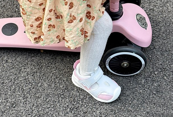 宝宝学步鞋——为宝宝的小脚带来舒适和安全插图